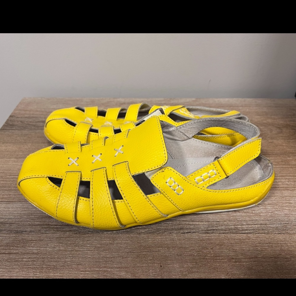 Leather shoes (upper and bottom)